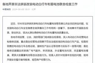 ?李梦和韩旭表演手势舞：我跟旭宝在这里祝大家圣诞快乐哦！